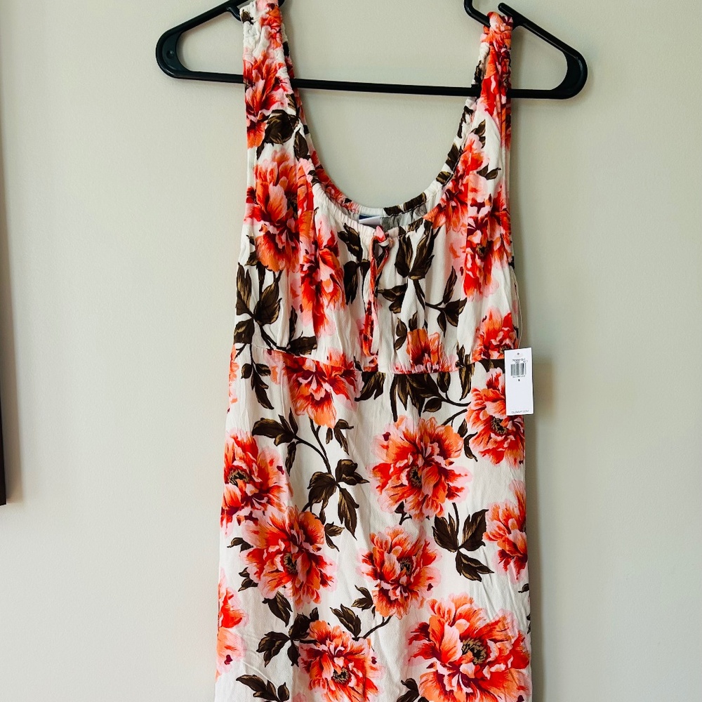 NWT Beautiful Floral Dress